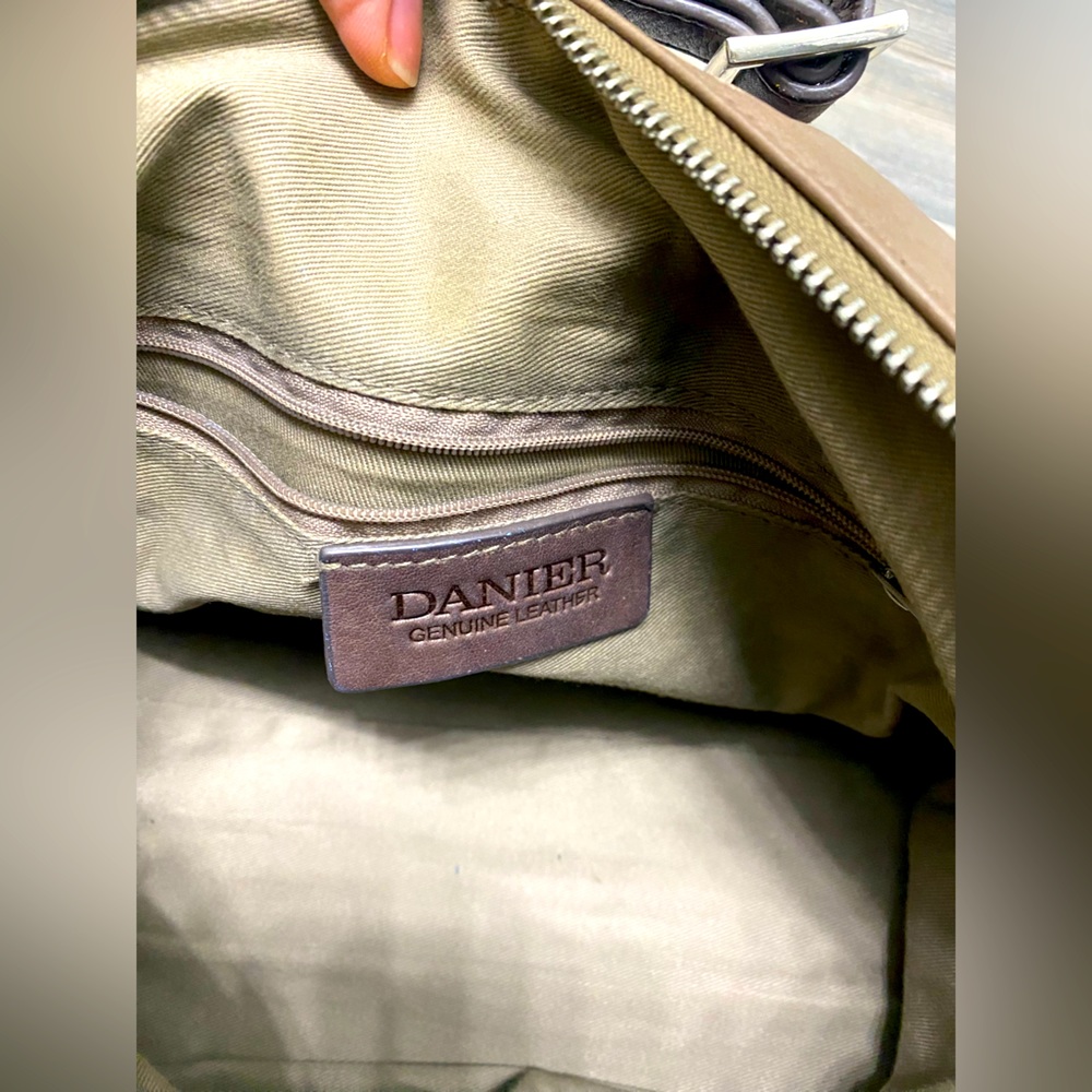 Danier Leather Handbag & Shoulder Bag - Picture 4 of 9